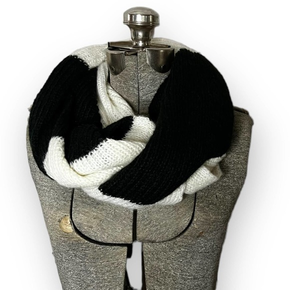 Michael Michael Kors Black & White Color Block Knit Cowl, Infinity Scarf - Picture 3 of 10